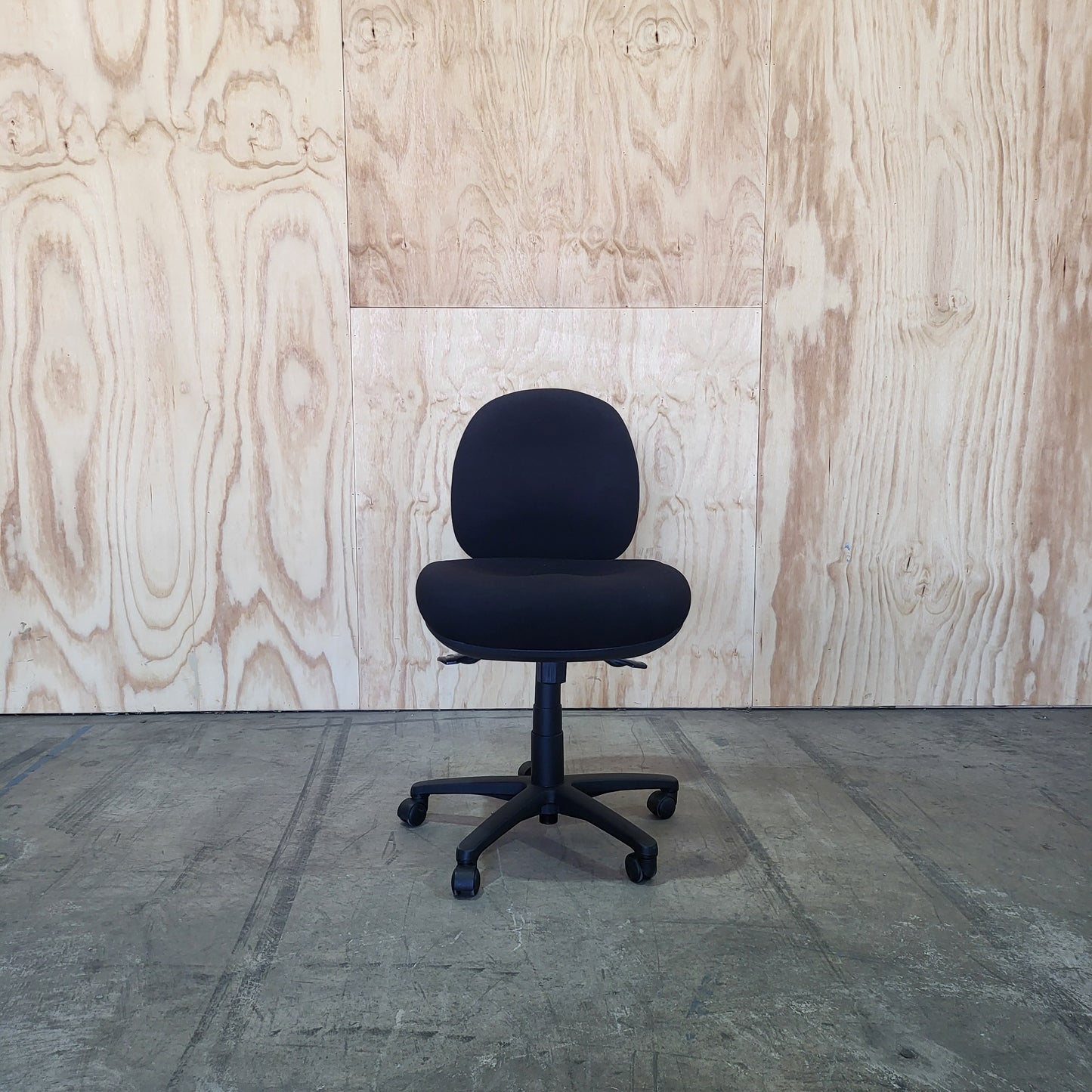 Black Adjustable Task Chair