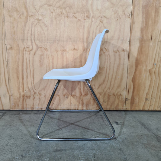 BULK BUY: Sebel Hobnob Stacking Sled Chair in White
