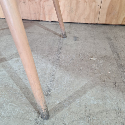 Replica Eames DSW Eiffel Round Dining Table