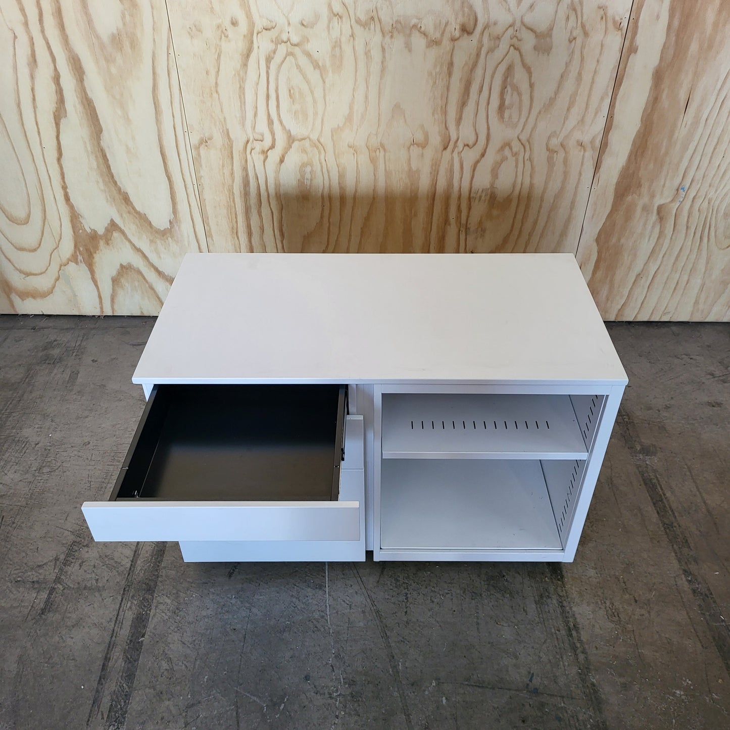 Open Caddy Pedestal in White (Right Shelving)