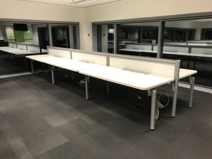 Methis Clover System 3 x 2 Bay Workstation with Partitions