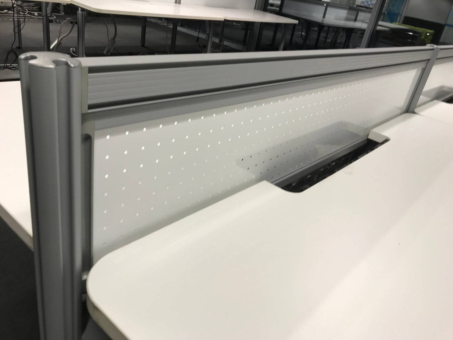 Methis Clover System 3 x 2 Bay Workstation with Partitions