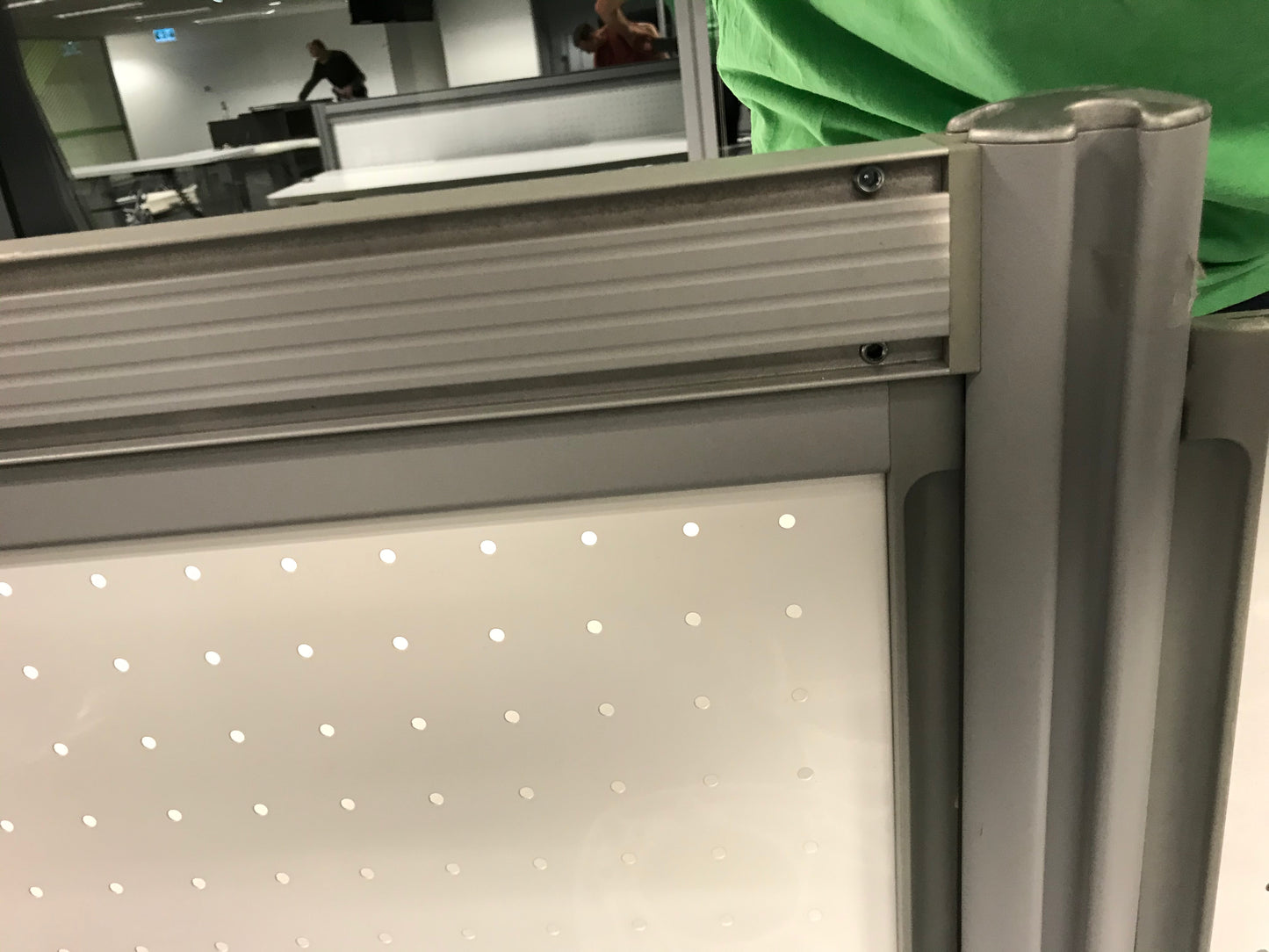 Methis Clover System 3 x 2 Bay Workstation with Partitions