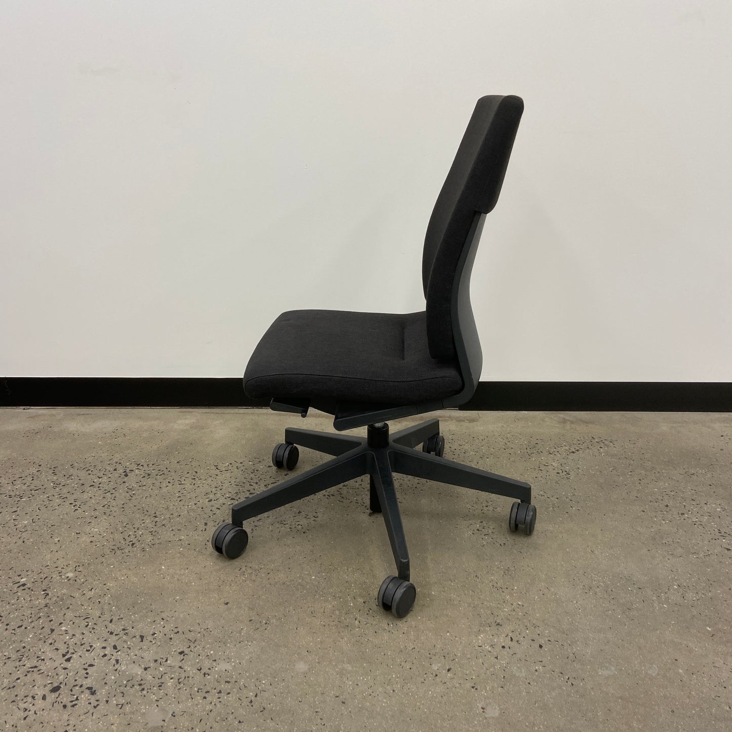 Wilkhahn Neos 181/6 Task Chair Charcoal