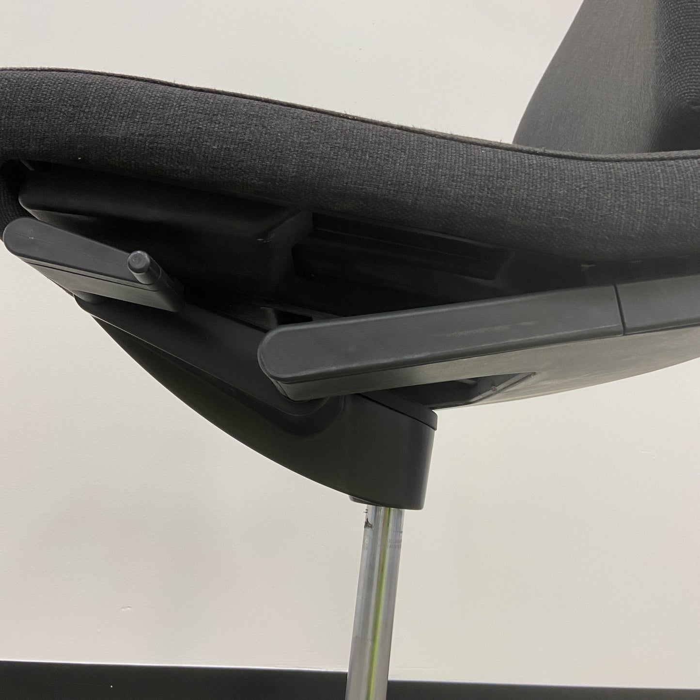 Wilkhahn Neos 181/6 Task Chair Charcoal