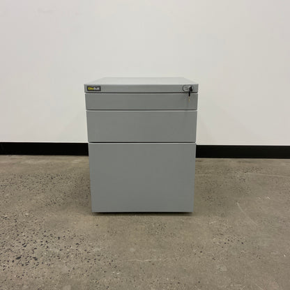 EliteBuilt Silver Pedestal on Wheels