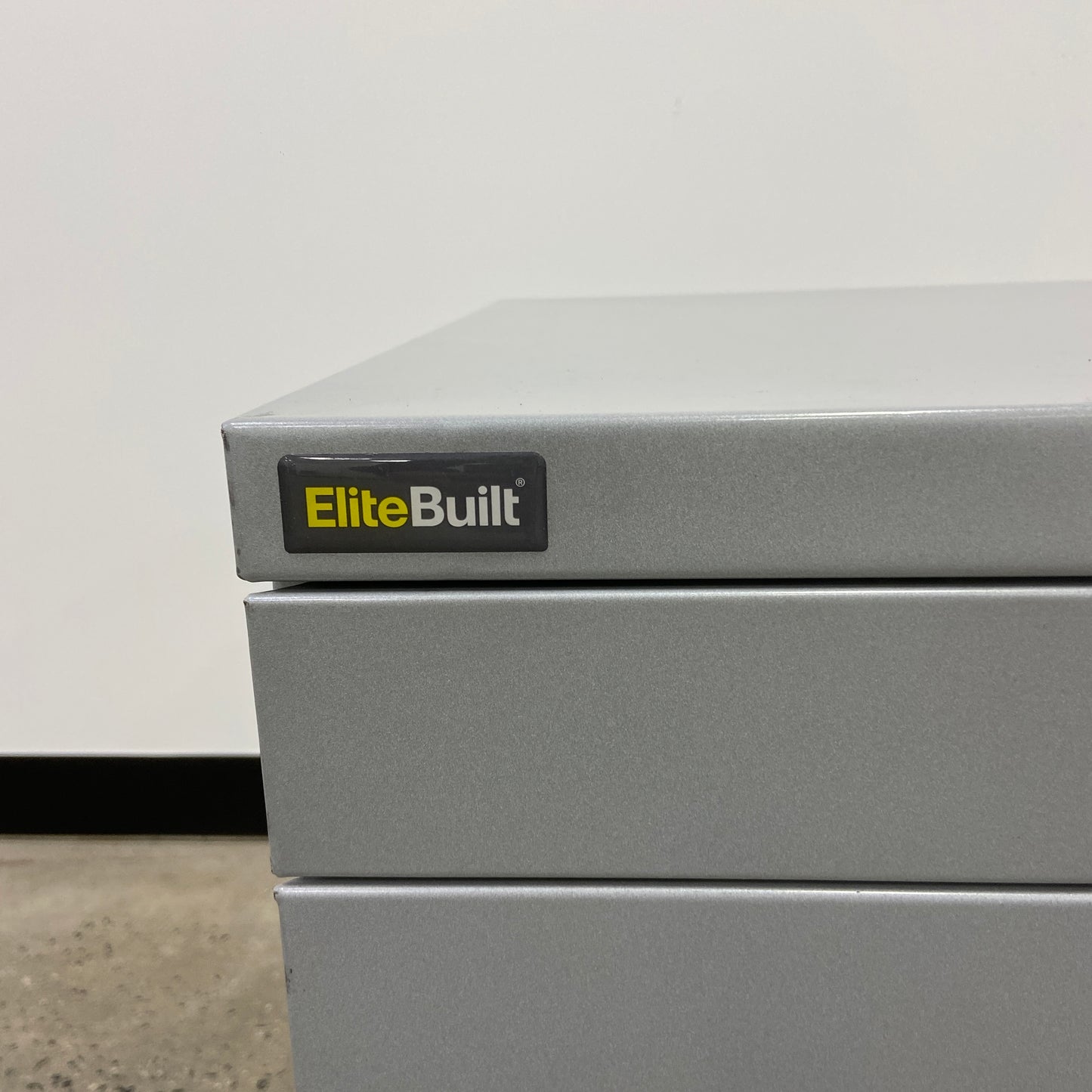 EliteBuilt Silver Pedestal on Wheels