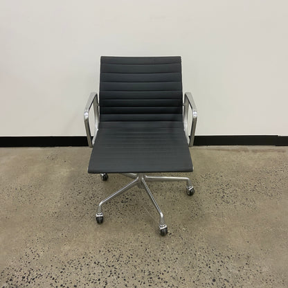 Herman Miller Eames Aluminium Group Management Chair Grey