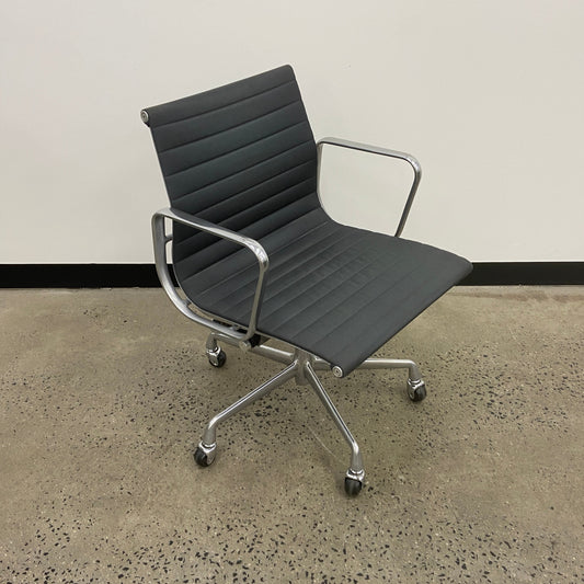 Herman Miller Eames Aluminium Group Management Chair Grey