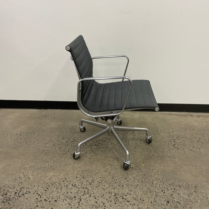 Herman Miller Eames Aluminium Group Management Chair Grey