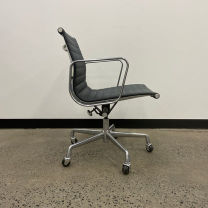 Herman Miller Eames Aluminium Group Management Chair Grey