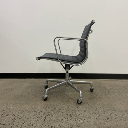 Herman Miller Eames Aluminium Group Management Chair Grey