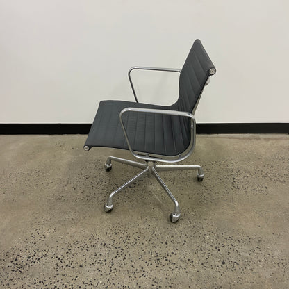 Herman Miller Eames Aluminium Group Management Chair Grey