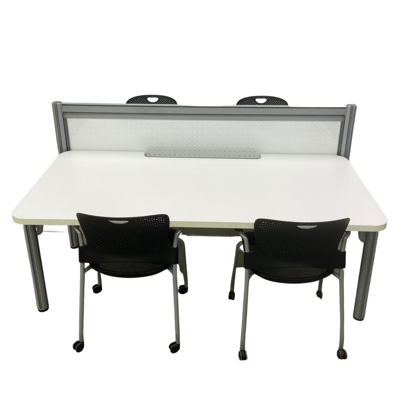Methis Clover System 2x1 Bay Workstation with Partitions