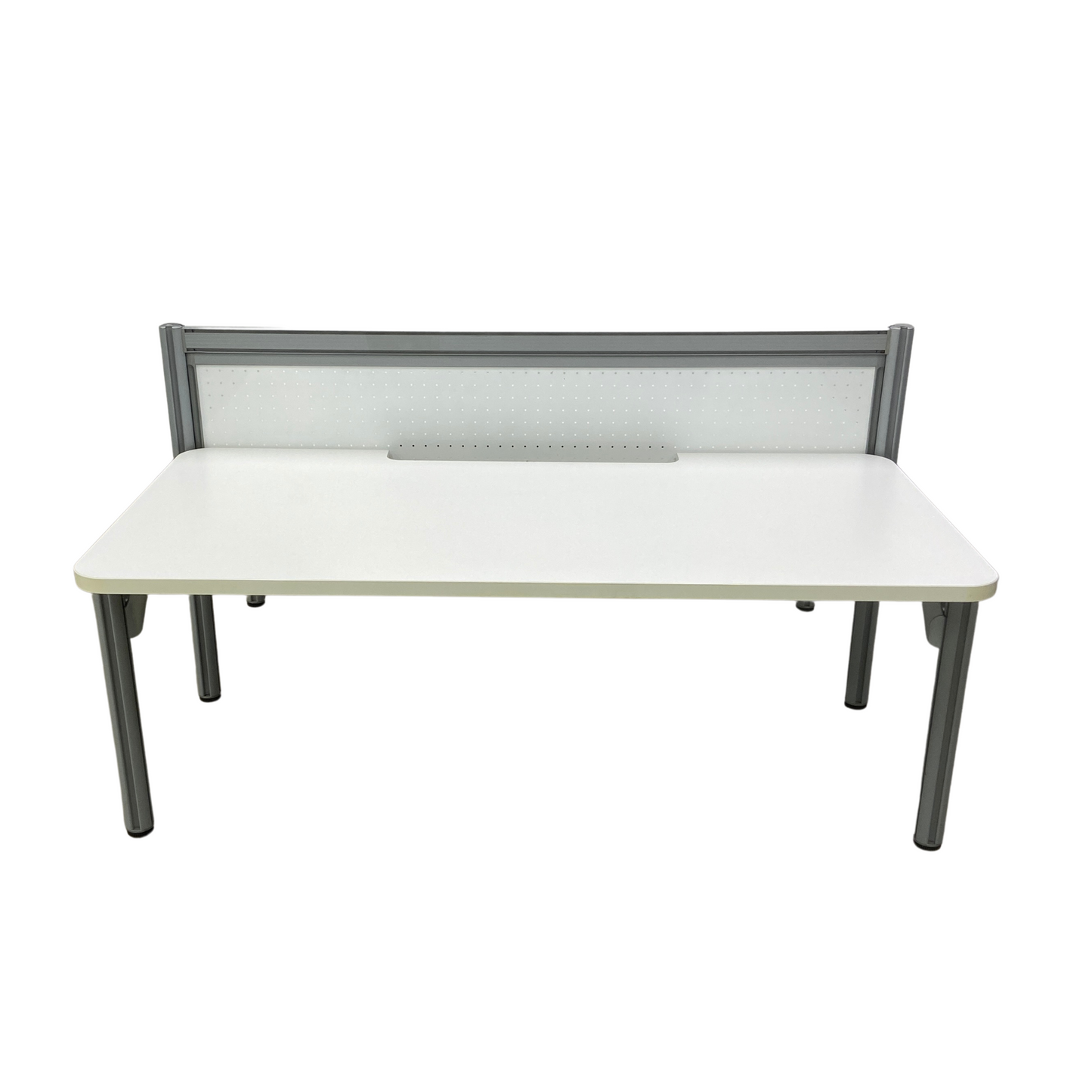 Methis Clover System 2x1 Bay Workstation with Partitions